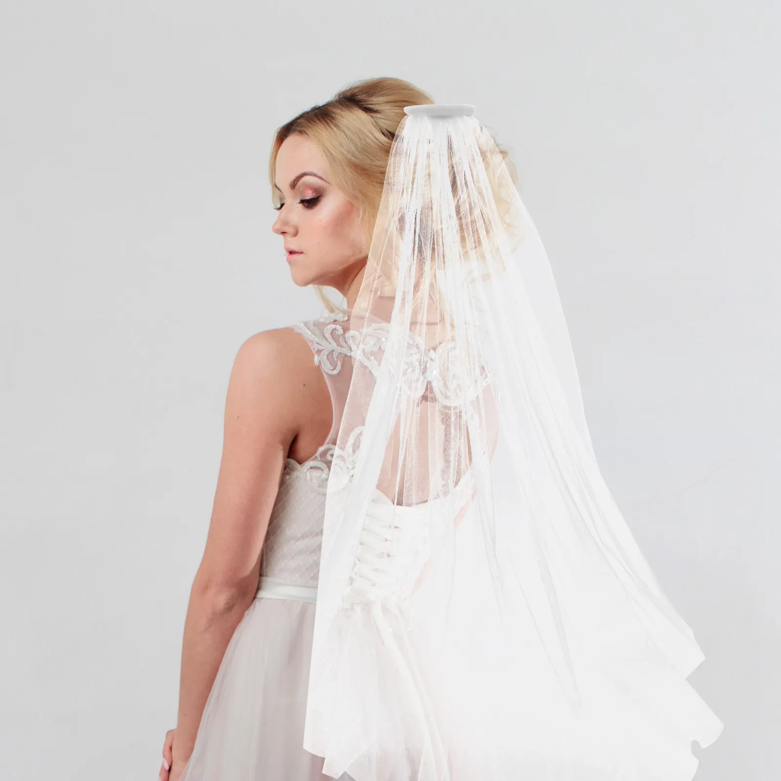 

Short White Bridal Veil Single Layer Tulle Comb Elbow Length Wedding Bride Photography Bachelorette Party Veil