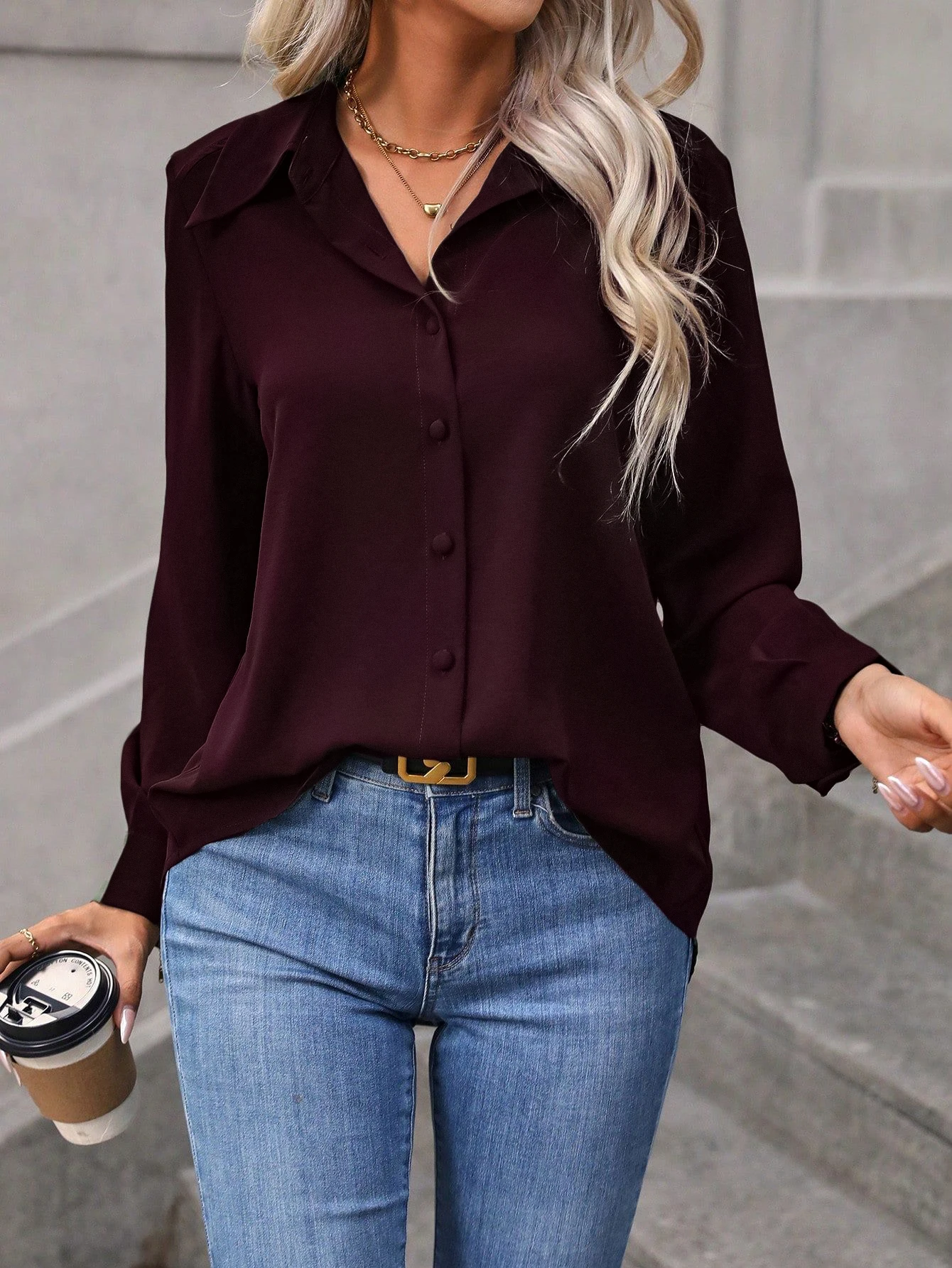 قميص كاجوال بأكمام طويلة وأزرار أمامية بلون سادة مع ياقة قماش خريفي للنساء