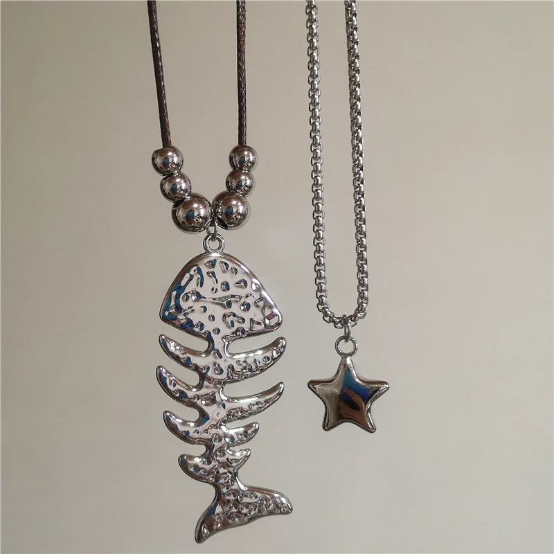 Vintage Trendige Metall-Fischgräten-Stern-Anhänger Lange Verstellbare Lederkordel-Halskette für Damen Herren Unisex Boho Charm Punk Schmuck