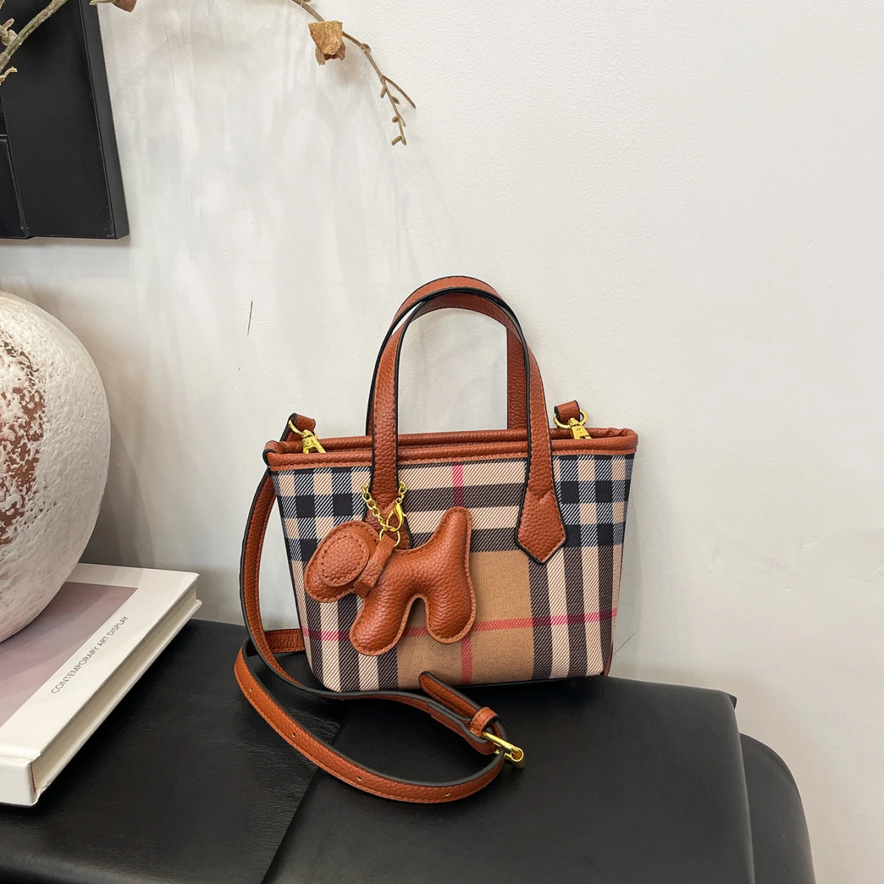 Современно-шикарная новинка 2025 года, женская роскошная брендовая кожаная сумка на плечо, известный дизайнер, повседневная, популярная, простая