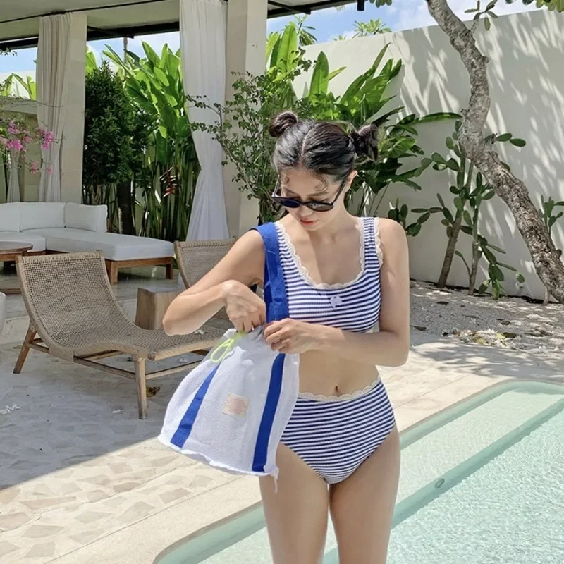 Costume da bagno intero da donna in pizzo di fascia alta a righe blu e bianche stile bikini coreano Xiaoxiangfeng