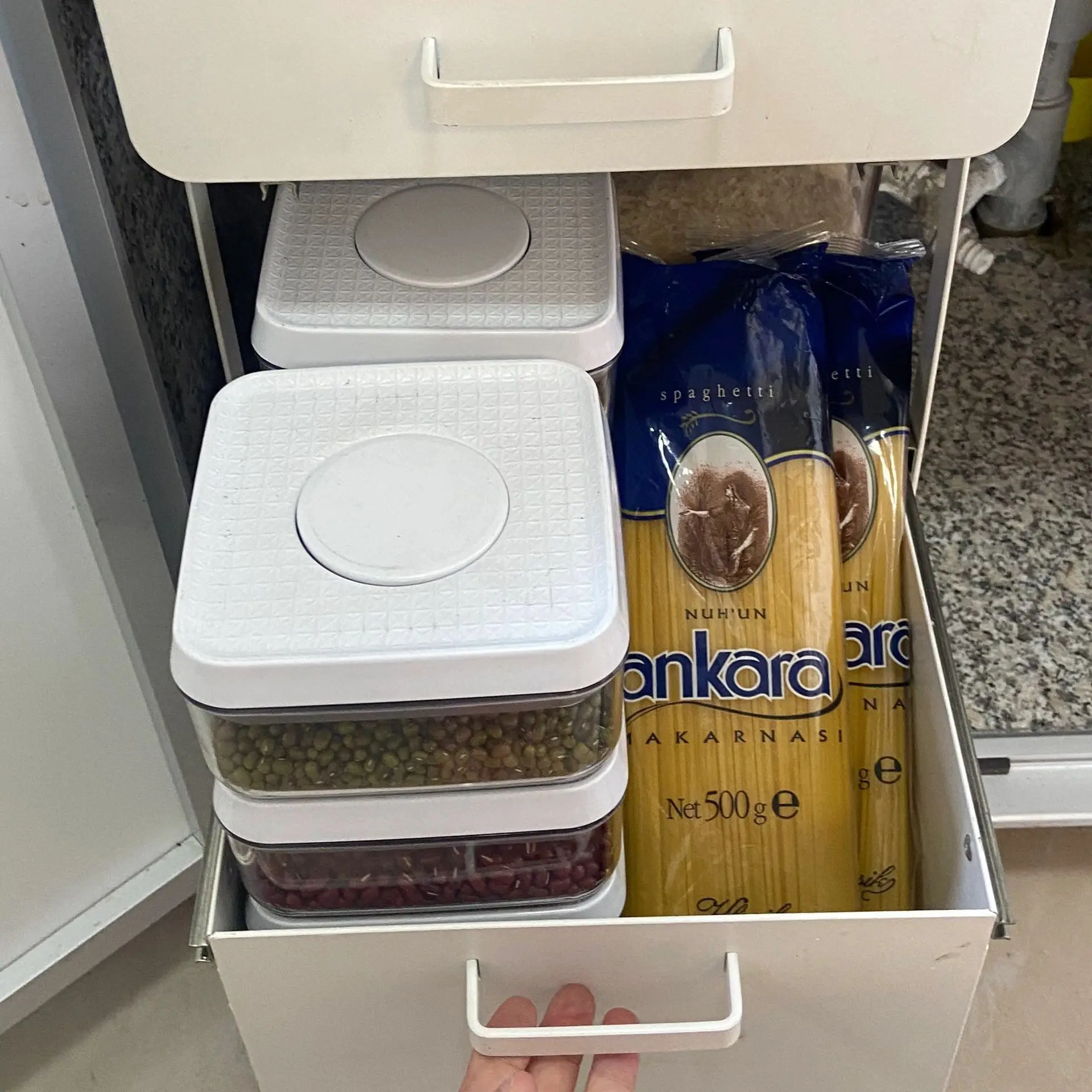 多層スライド式引き出しキッチンシンク収納ラック、中空キャビネットボウル＆プレート収納バスケットオーガナイザー