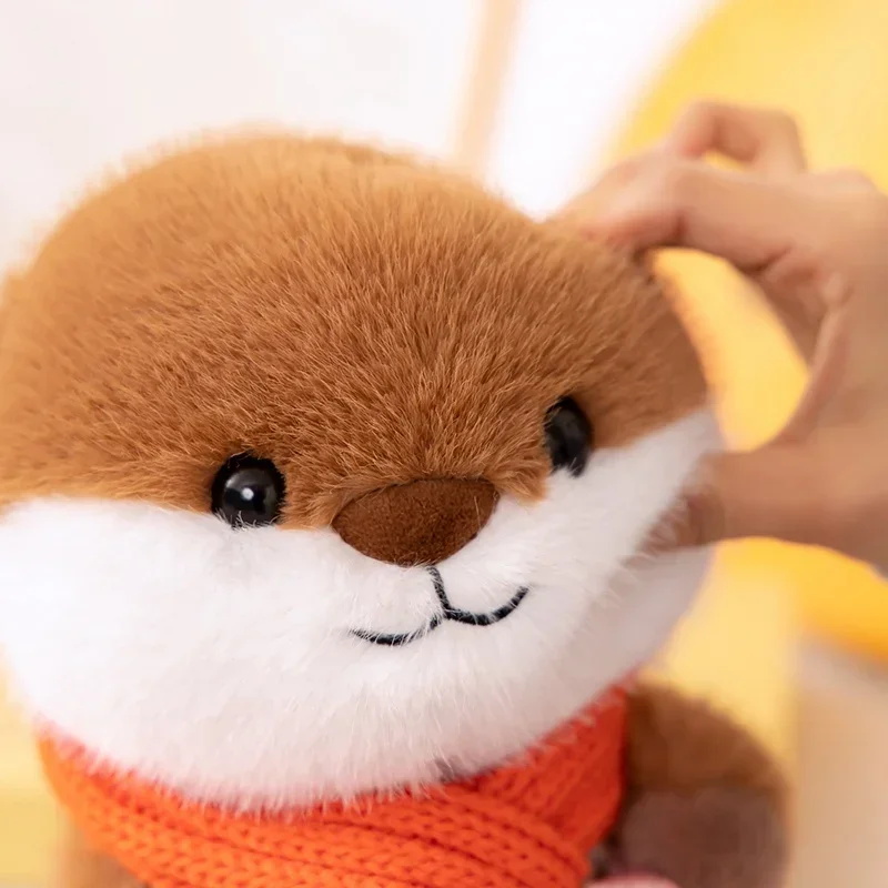 Morbido peluche lontra bambola di peluche carino anime capibara soffice giocattolo lontra kawaii che indossa una sciarpa peluche regalo perfetto per le amiche