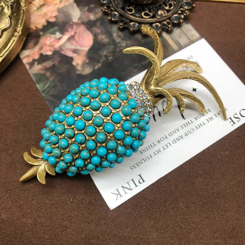 

Turquoise Brooches for Women Pineapple Shaped Luxury Palace Style Jewelry Vintage Fashion Rhinestones Charm Pins Accessories