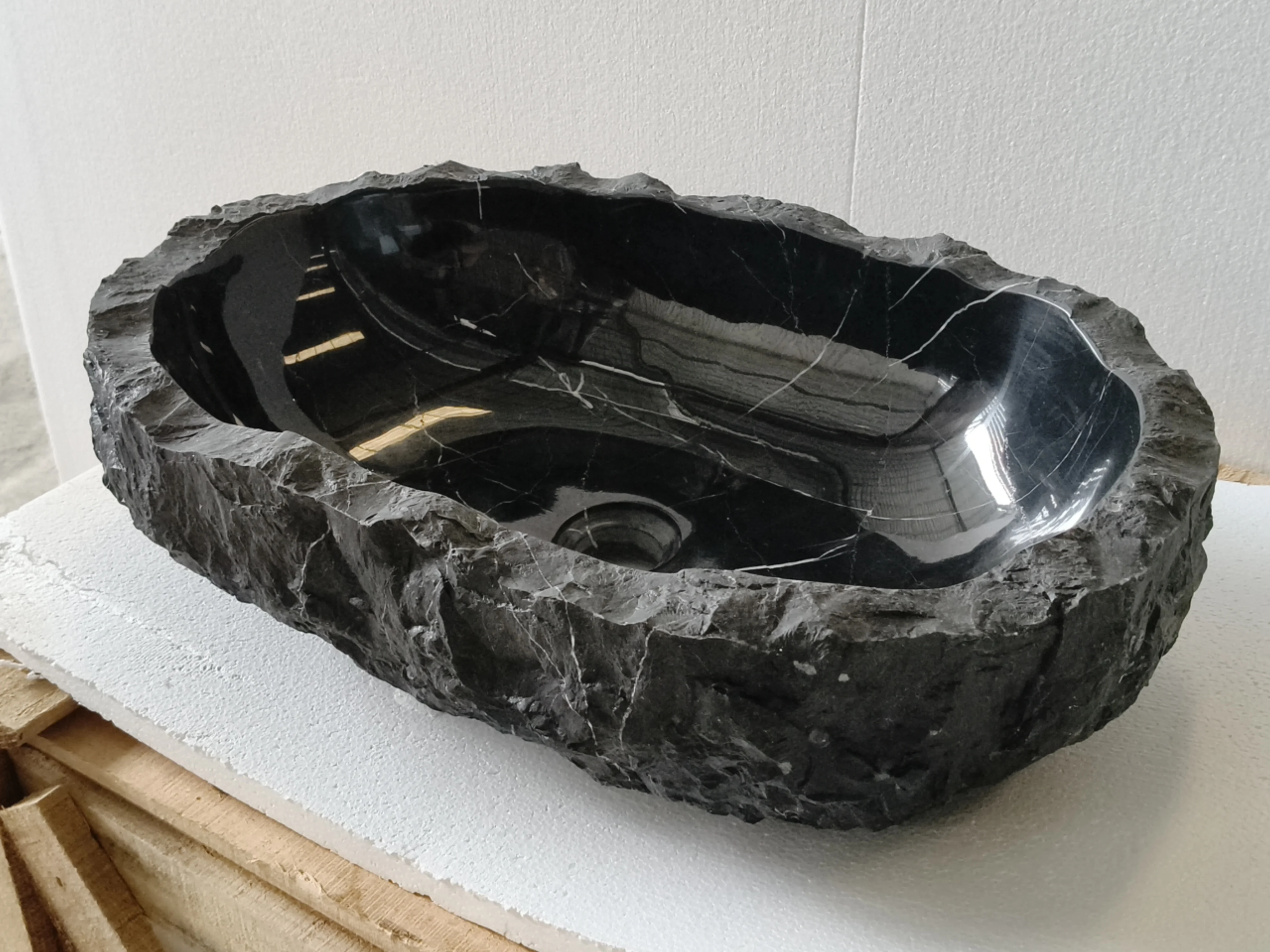 Modern marble basin, environmentally friendly and easy to clean, countertop-mounted, suitable for hotel bathrooms
