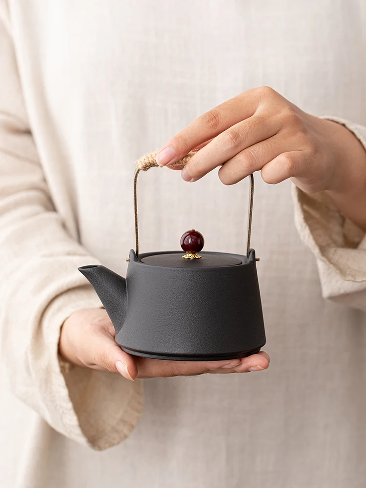 

Tang Feng Black Ceramics Frosted Handle Teapot Home Use Anti-Scalding Gongfu Tea Brewing Set Retro Tea Pot Single Person Drin...