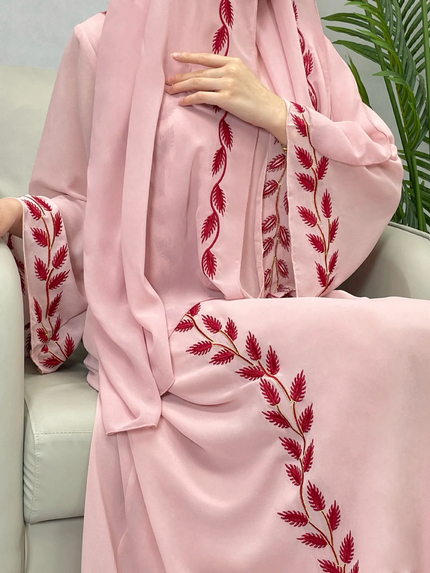 Medio Oriente Dubai Turchia Moda Strada Chiffon Rosa Girocollo Modello vegetale Ricamo Abito lungo Abbigliamento islamico modesto