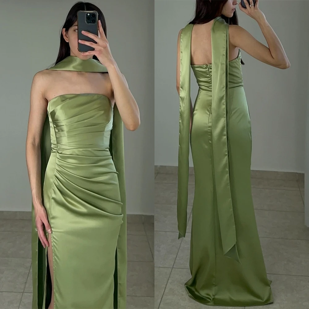 Maßgeschneidertes formelles trägerloses Abendkleid aus Satin, klassisches ärmelloses Promi-Kleid, hochwertige Seitenschlitz-Kleider für besondere Anlässe