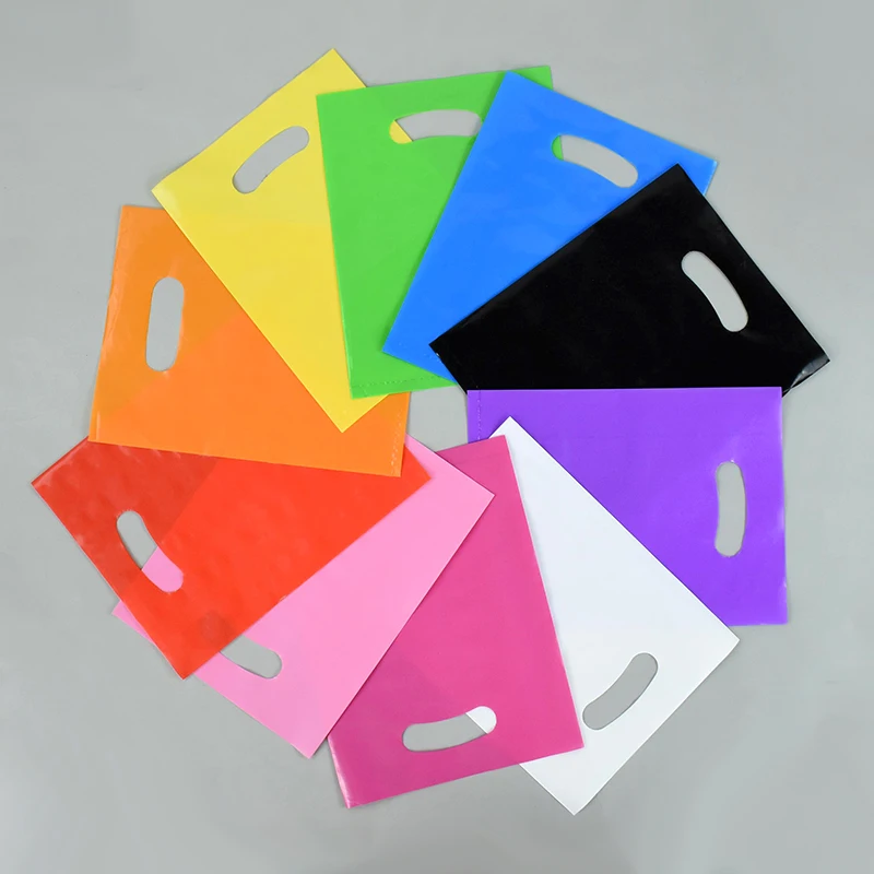 10/20PCS สีสันช้อปปิ้งกระเป๋าจับโลโก้ที่กําหนดเอง Eco Reusable พลาสติกของขวัญกระเป๋าธุรกิจผลิตภัณฑ์เสื้อผ้าบรรจุภัณฑ์กระเป๋า