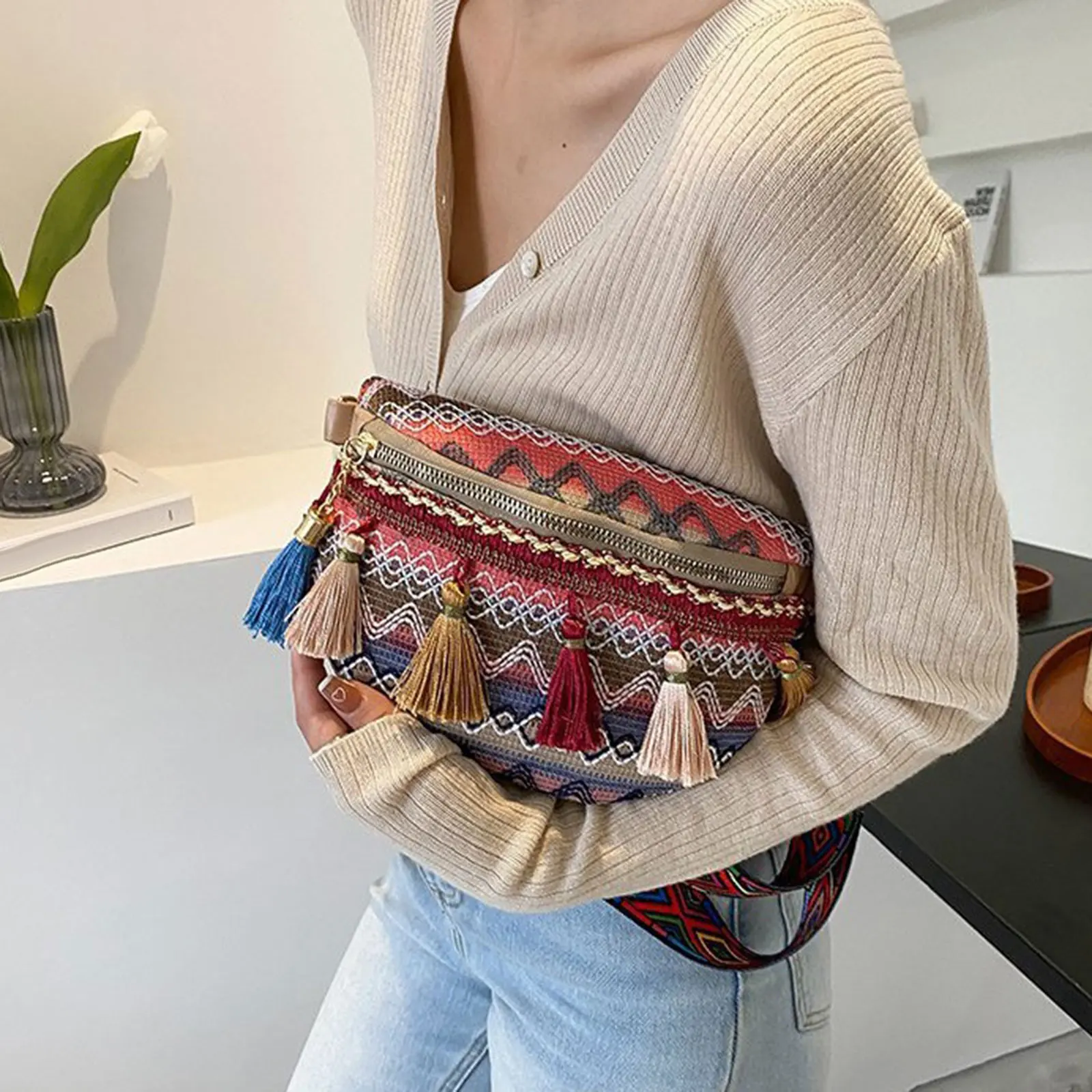 Boho Fanny Pack Hip Bag with Tassels Purse Fashionable for Women Ethnic Style Satchel Bag Belt Bag for Running Casual Festival