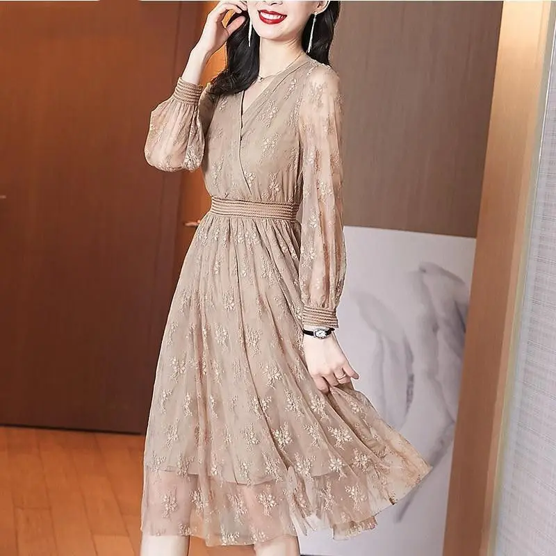 

2021 Spring and Summer New French Temperament Goddess Retro Waist Mesh V-neck Dress Women' Clothing Dresses Vestidos dress M159