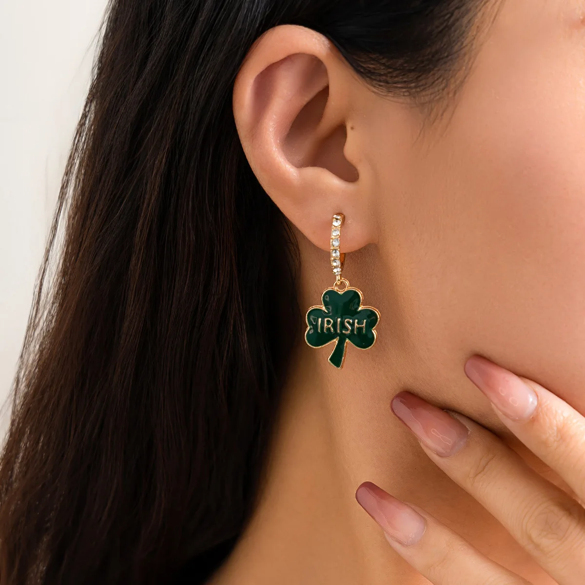 2024 New Simple Versatile Green Leaf Earrings for Women Unique High-quality Shine Rhinestone Earrings Holiday Accessories