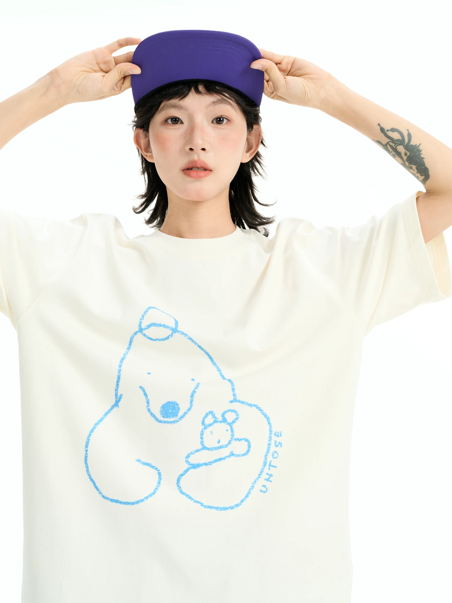 

Hand-Drawn Bear Print Cotton T-Shirt round Neck Short Sleeve Loose Fit Cute Style Unisex Summer Top Gouji Universe