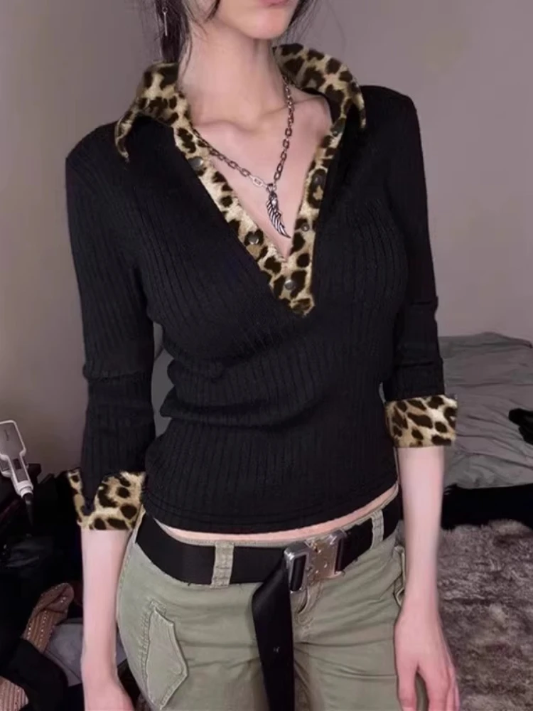 เสื้อฮู้ดดี้สไตล์อเมริกันเรโทรลายเสือดาวแบบปะติด คอวี สำหรับผู้หญิง ปี 2025 สตรีทแวร์ Y2K ฮาราจูกุ ทรงเข้ารูป แขนยาว