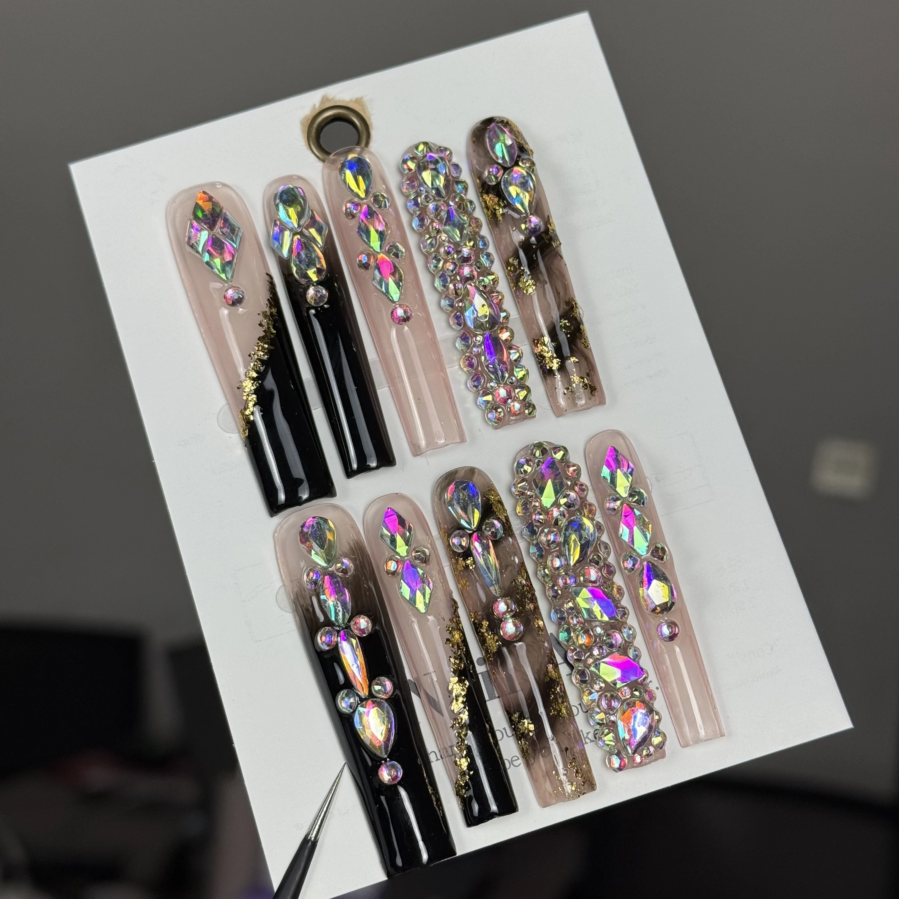 10 Stück High-End-Punk-Stil, handbemalte dreidimensionale quadratische Diamanten, funkelnde Flordiamanten, goldene Pailletten, handgefertigte Fälschung – Detail 8