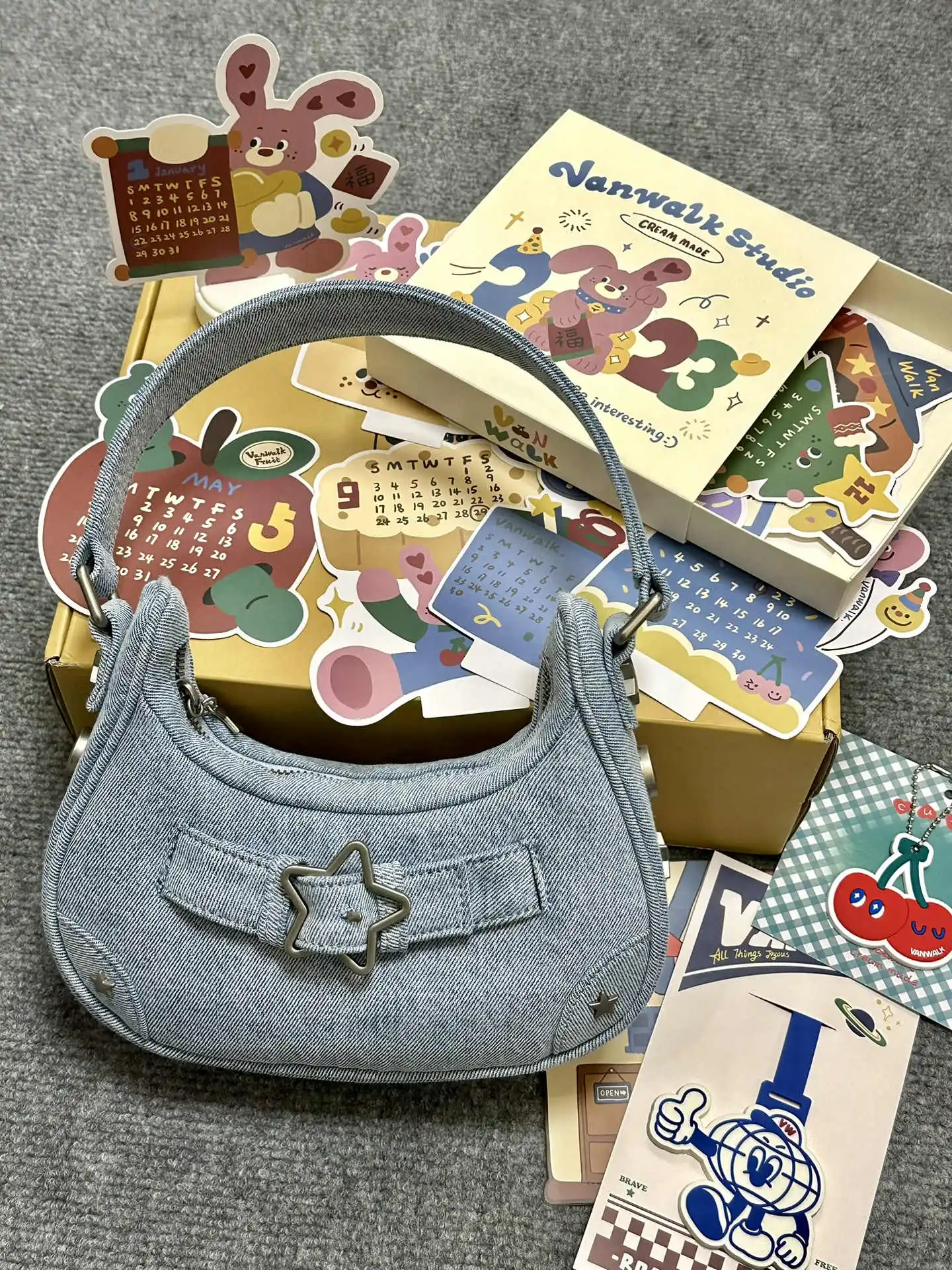 

Vintage Y2K Star Button Underarm Bag for Women Rivet PU Zipper Handbag Girls Fashion Casual Bear Printed Shoulder Bags