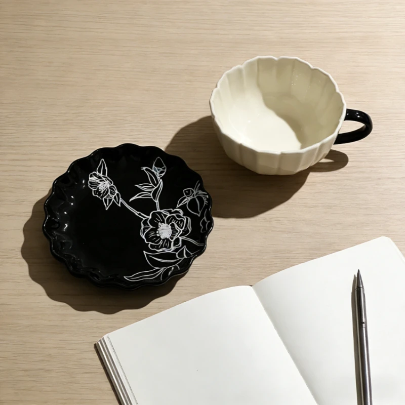 

Японская керамическая тарелка в ретро-стиле с рельефным узором и ручной росписью (ласточки), овальная тарелка для завтрака, кофейная чашка и десертные тарелки