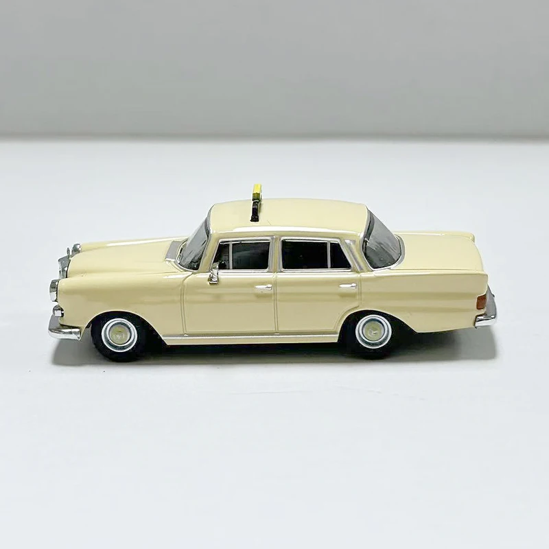 1/87 هيربا BZ W110 200 نموذج سيارة تاكسي عتيقة