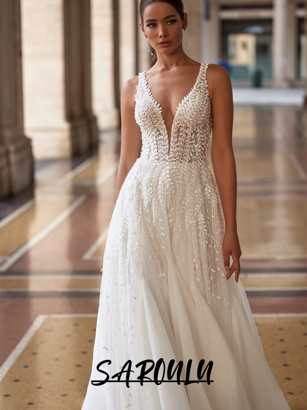 

Роскошное свадебное платье 2026 из бисерного кружева, романтичное, с глубоким V-образным вырезом, без рукавов, с открытой спиной, фасон А-силуэт, индивидуальный пошив для невесты