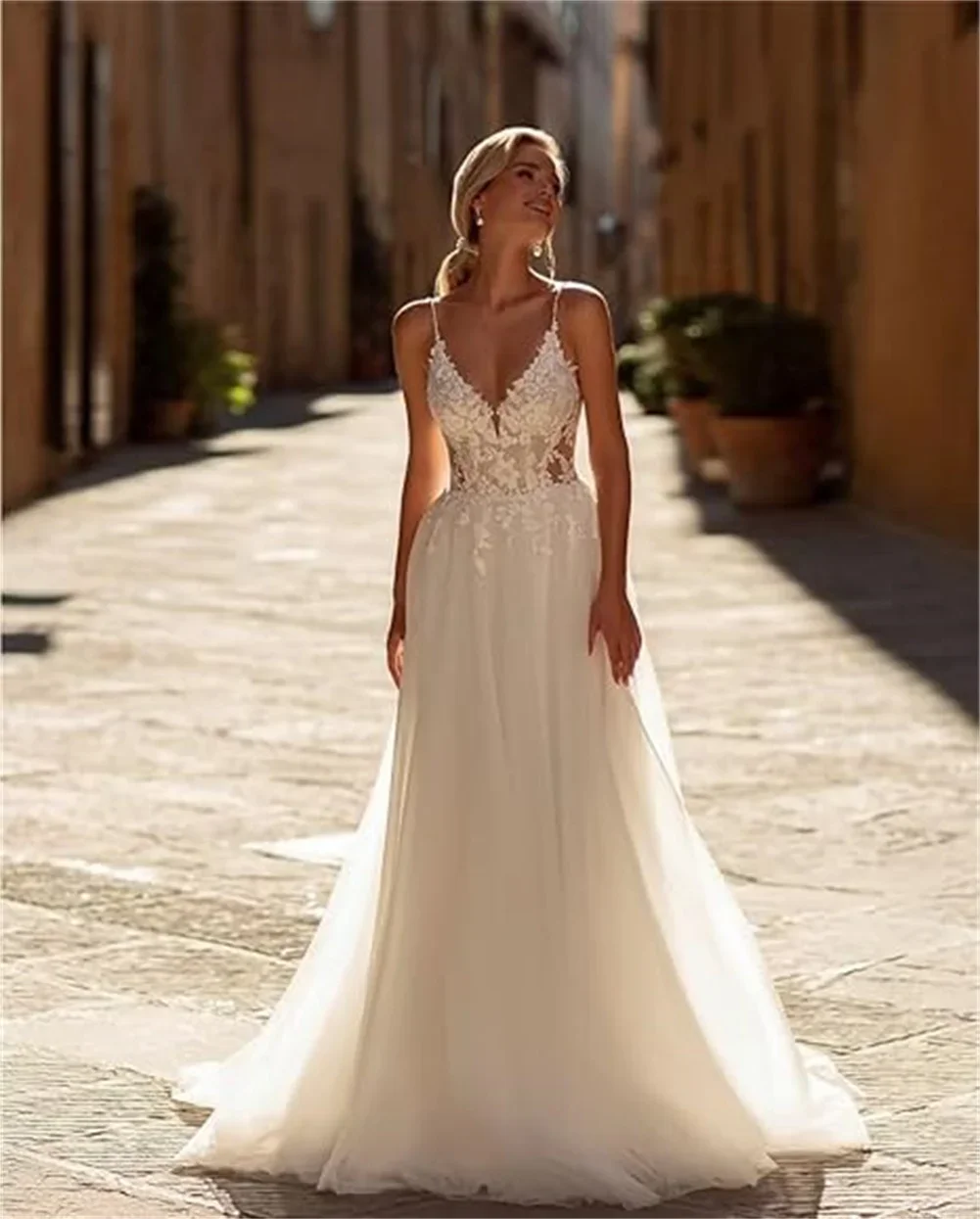 

Laces Appliques A Line Tulle Backless Bridal Gowns Spaghetti Straps V Neck Women's Long White Wedding Dress Customized