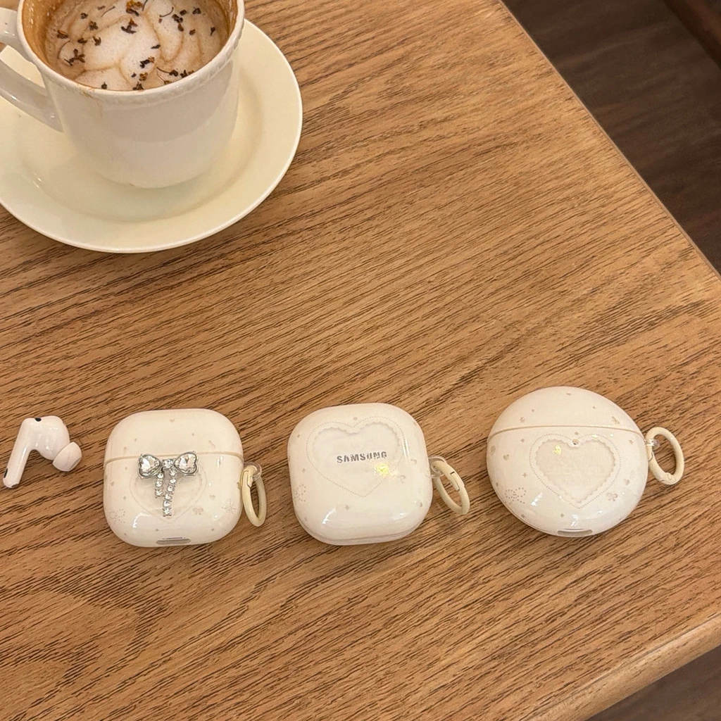 Zarte Süße 3D Strass Ausgehöhlte Herz-Kaninchen-Anhänger Kopfhörer-Schutzhülle für Samsung Galaxy Buds4 Pro 3 Pro 2 Pro FE Live