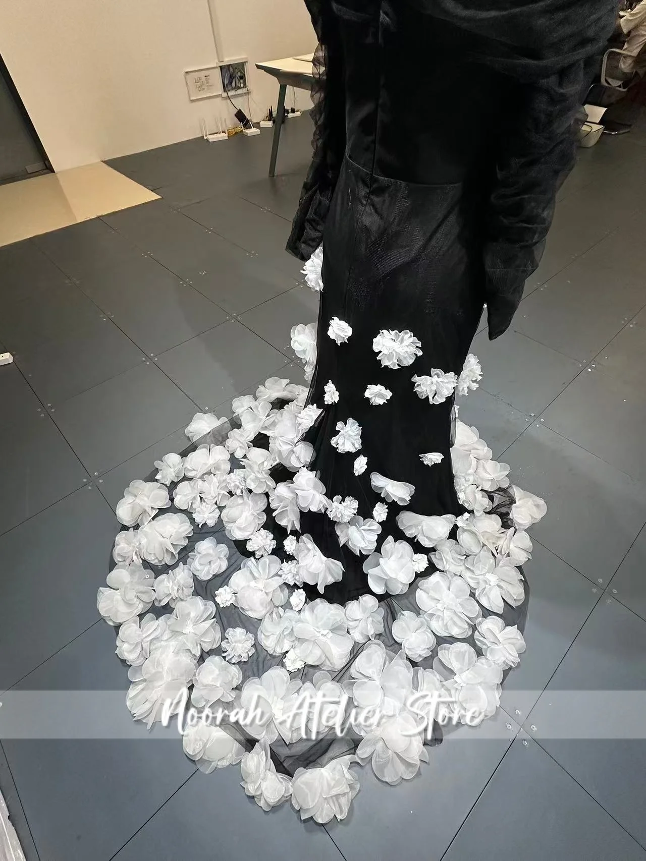 Elegant Black Mermaid สีขาว 3D ดอกไม้หรูหราแขนชุดราตรีสตรี 2025 ชุดแต่งงานซาอุดีอาระเบียยาวที่กําหนดเอง