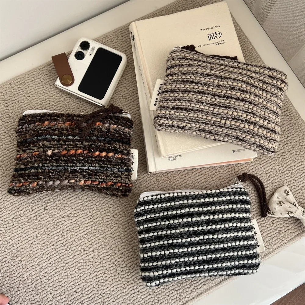 

Multi-Purpose Retro Cosmetic Bag Striped Pattern Elegent Cosmetic Pouch Mini Makeup Organizer For Women