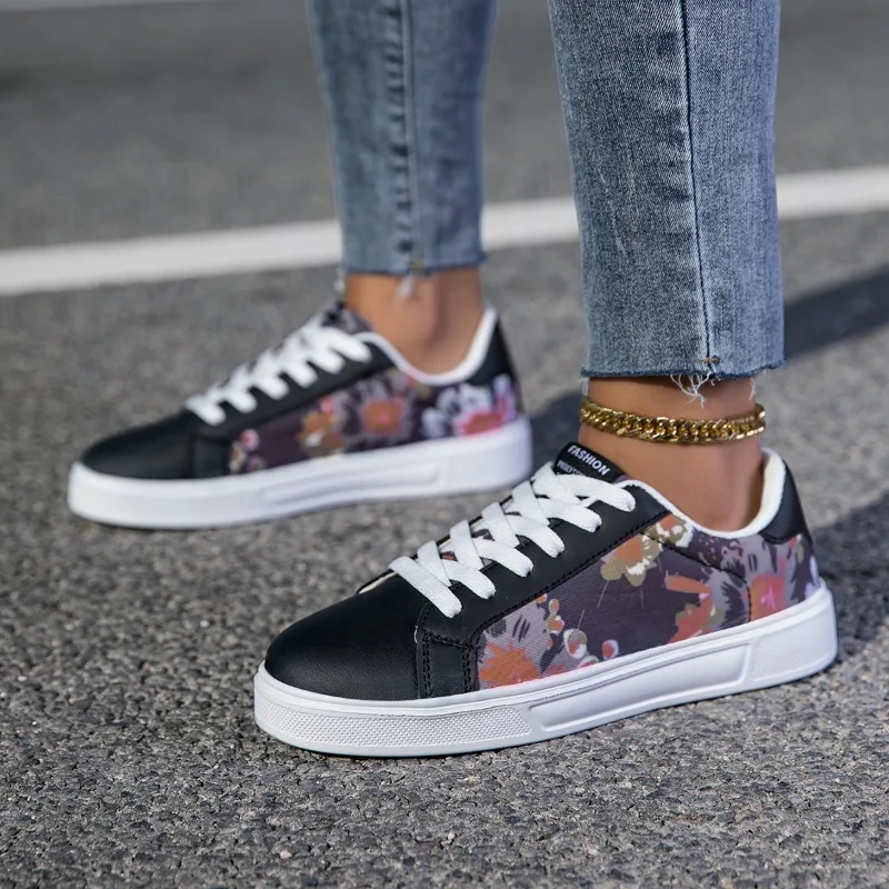 

MAEDEF Women's Sports Shoes Vulcanize Shoes Lace-Up Women Sneakers Couples Graffiti Print Skate Casual Flats Shoes Men Sneakers
