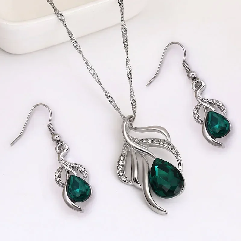 세련된 크리스탈 물방울 목걸이, 스터드 귀걸이 및 여성용 정장