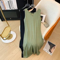 Plus-size women's fall casual commute loose and comfortable knitted dress Green black sleeveless V-neck mid-length dress large