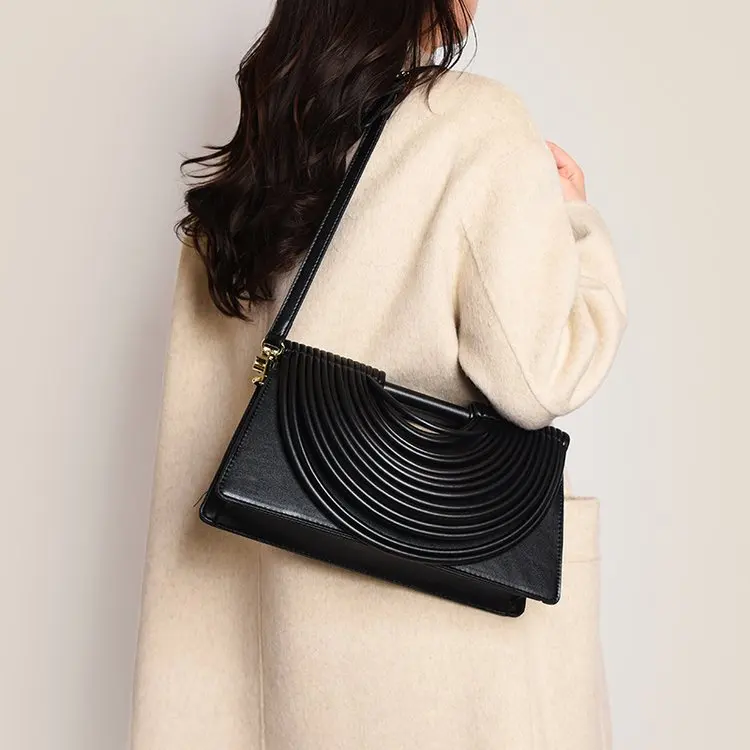 

Quick Attach Diaper Bag Easily Fastens To Strollers Without Tools for Instant Parenting Convenience