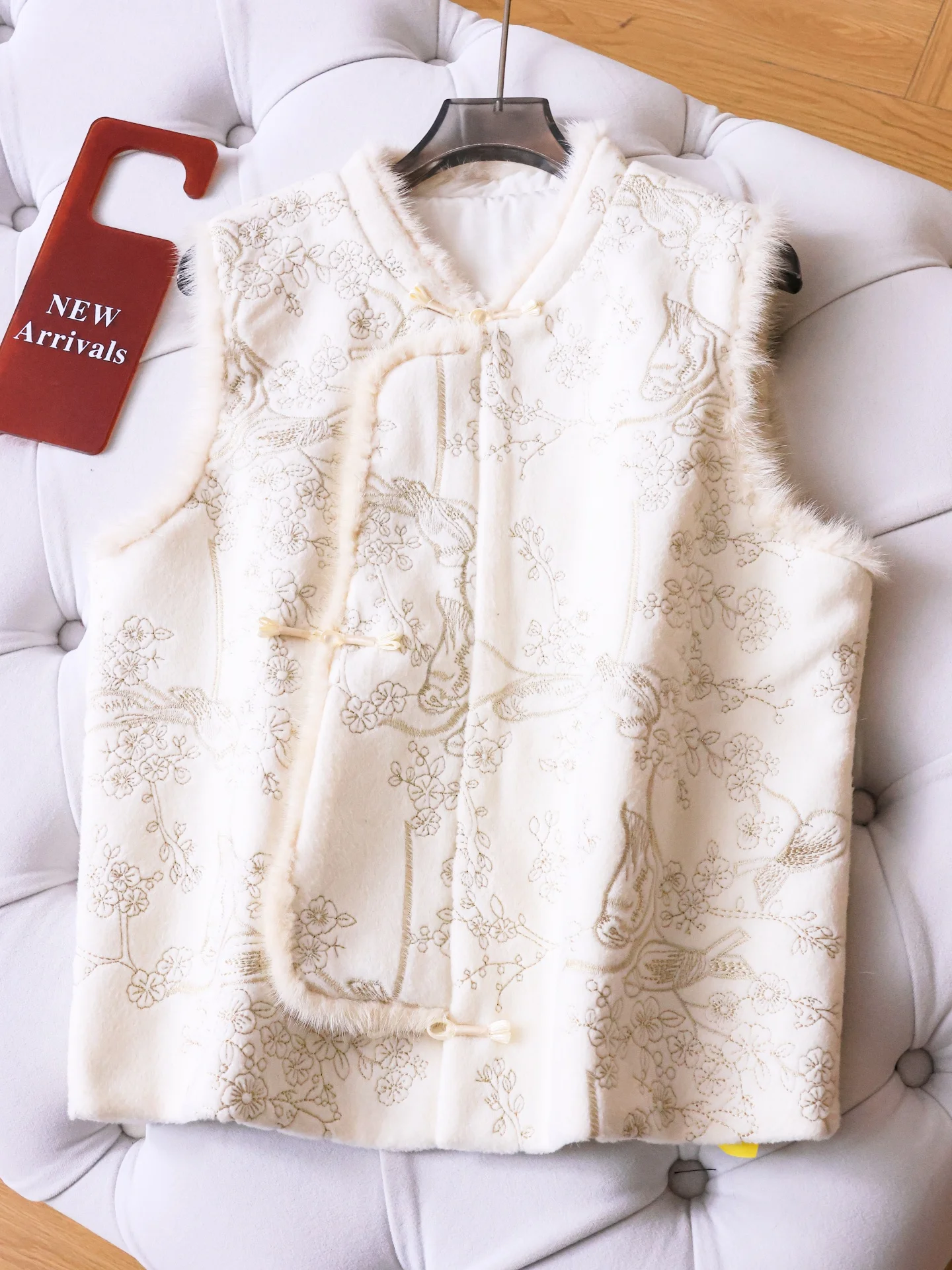 

New Chinese Style Thickened No-Sleeve Embroidered Coat Female Vest Lapel Outerwear Warmth Polartec Polyester Fiber