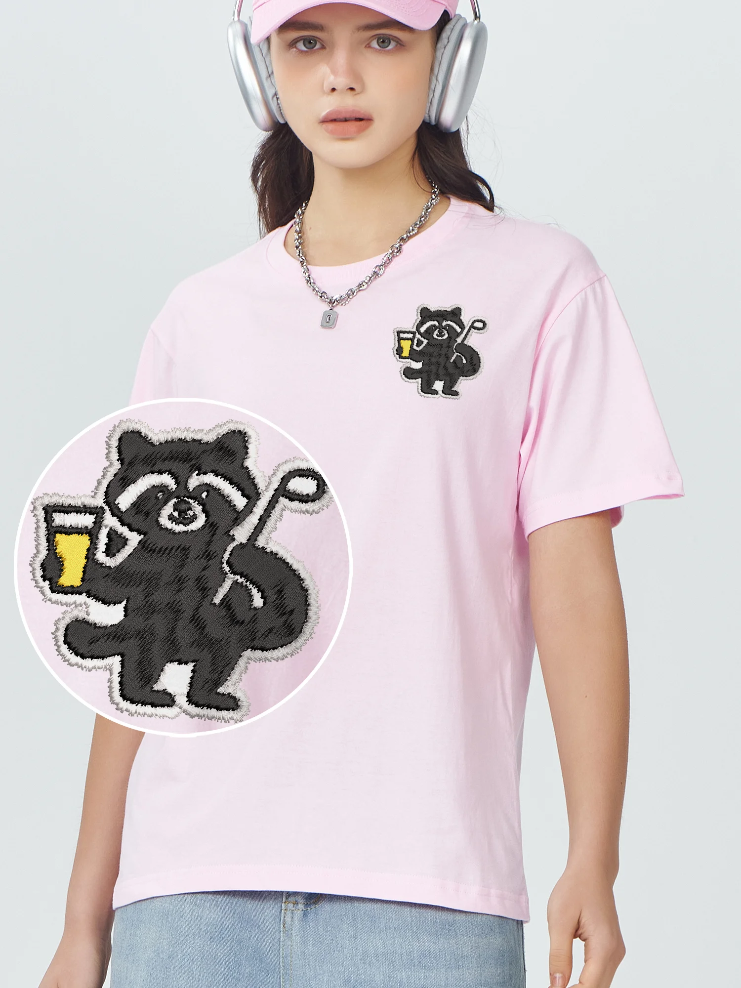 

Raccoon Playing Golf Embroidered Camiseta Funny Graphic Unisex Cotton Comfort Luxury Cute Animals Embroidery T Shirts