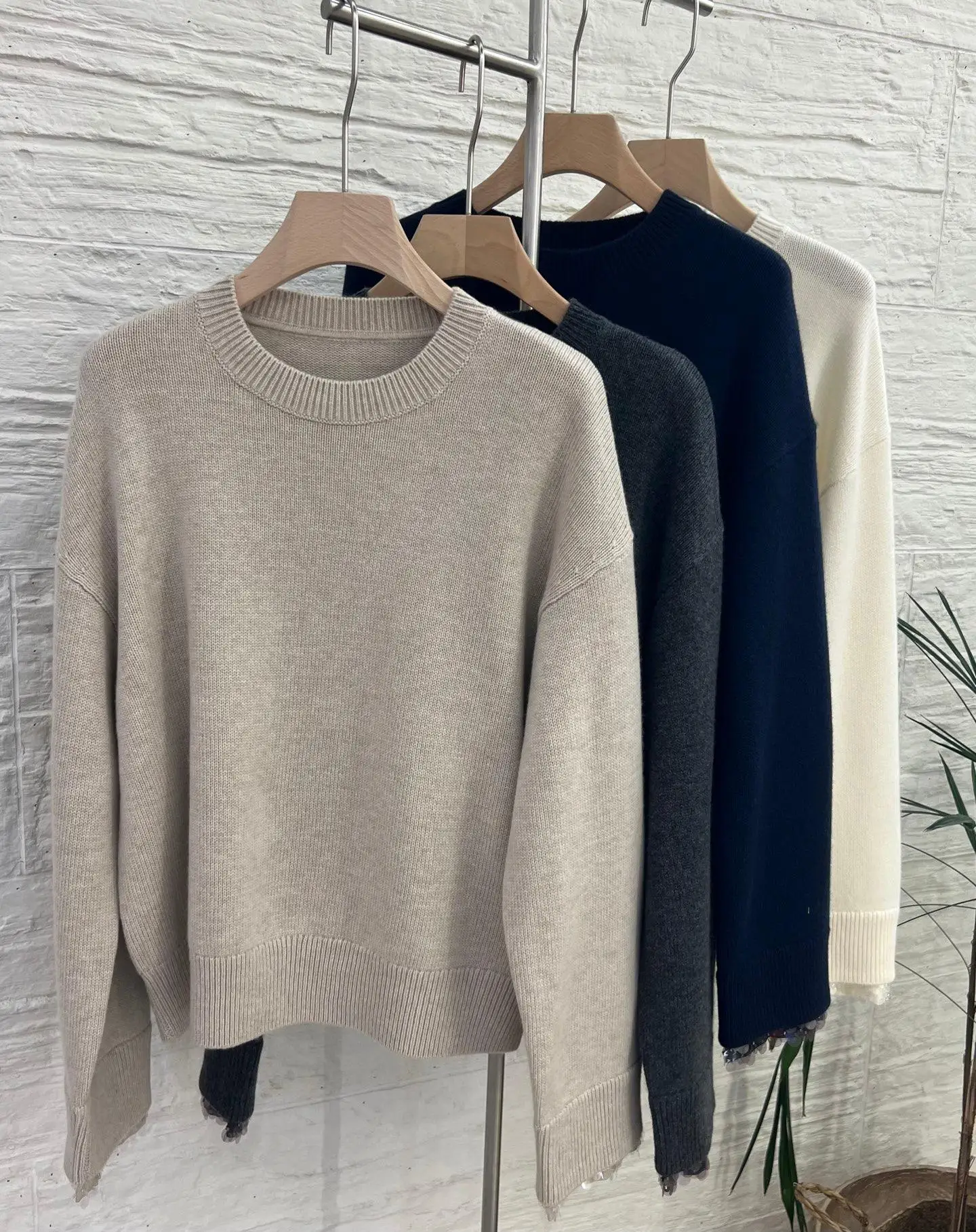 

Women's luxurious solid color cashmere round neck long sleeve knitted sweater