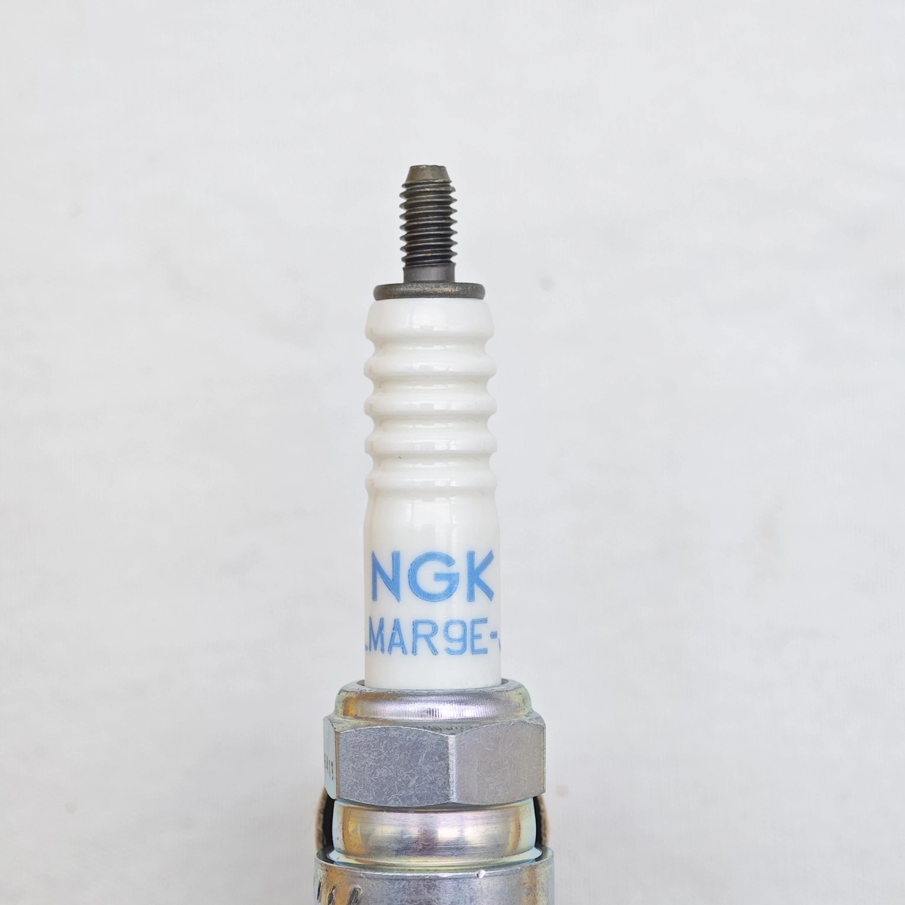 1pcs Original Motorcycle Spark Plug LMAR9E-J 6884 Suitable For YMH R1 MT-10 YZF-R1 (after 2009)