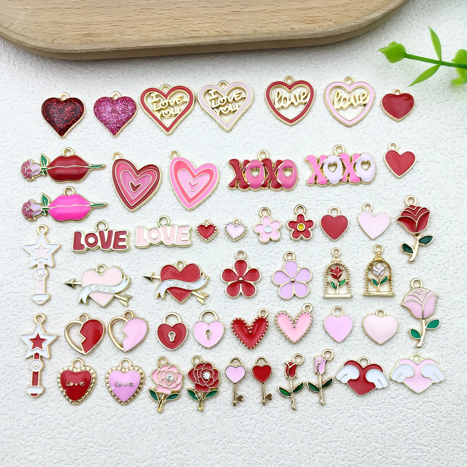 

Mix 50 enamel heart-shaped rose alloy Valentine's Day pendants for DIY bracelets, necklaces, jewelry making accessories