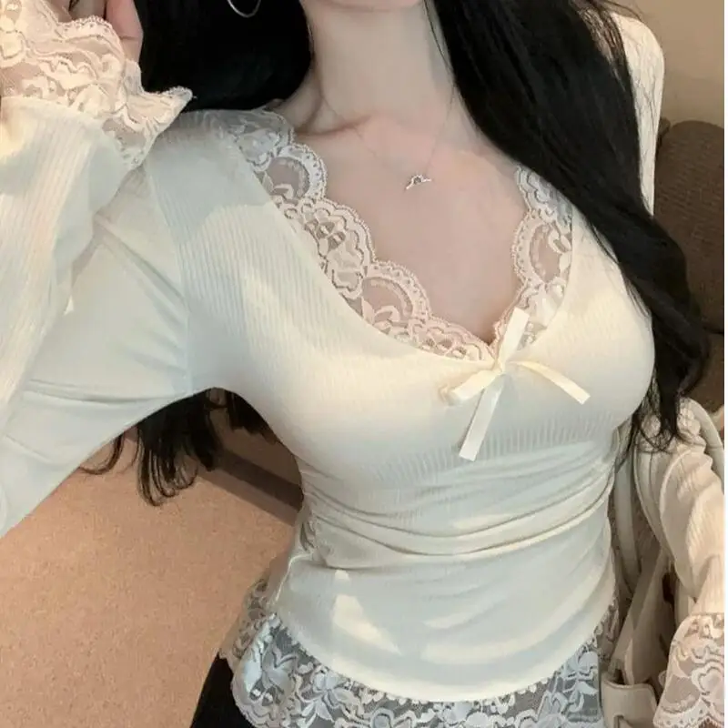 

Pure Desire, сексуальная женская базовая рубашка с v-образным вырезом и кружевным краем, осень и зима 2025 года, облегающая модная универсальная внутренняя футболка