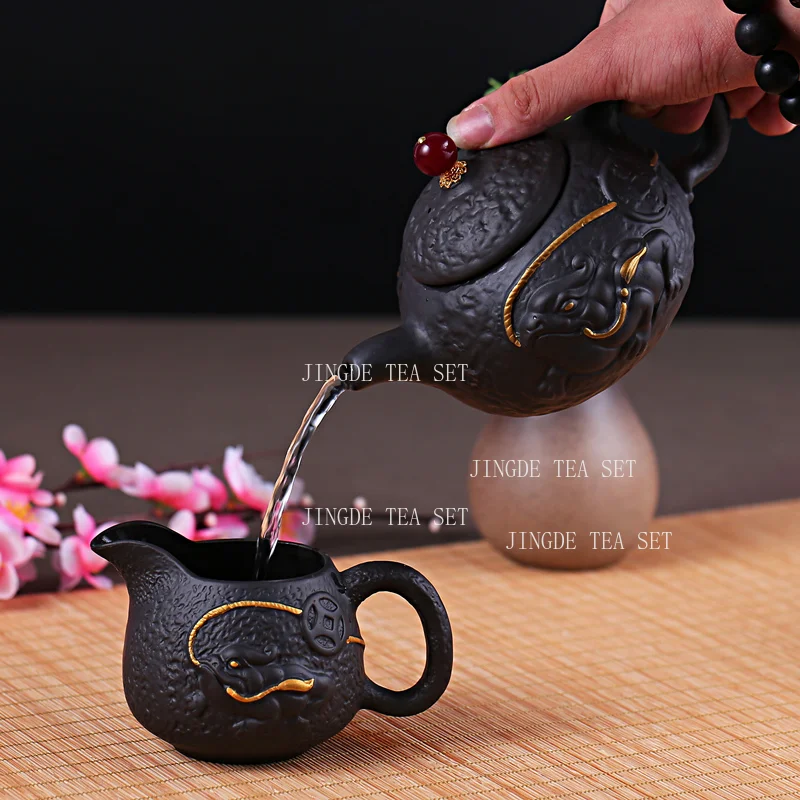 Yixing 260ml Ceramic Teapot Household Purple Clay Golden Toad Fortune Drawing Gold Teapot Tea Set