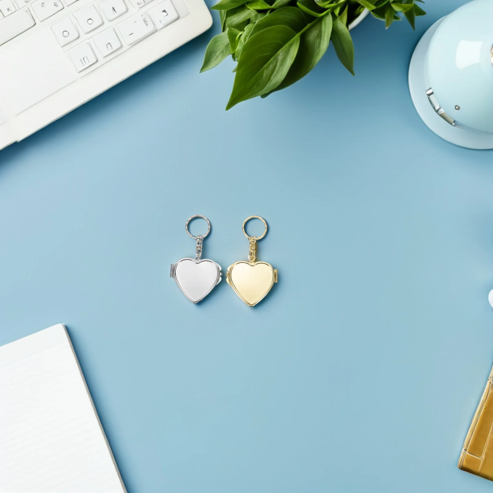 2 szt. składane lusterko dwustronne w kształcie serca, metalowy kompaktowy przenośny lusterko do makijażu, akcesorium podróżne, metalowa zawieszka