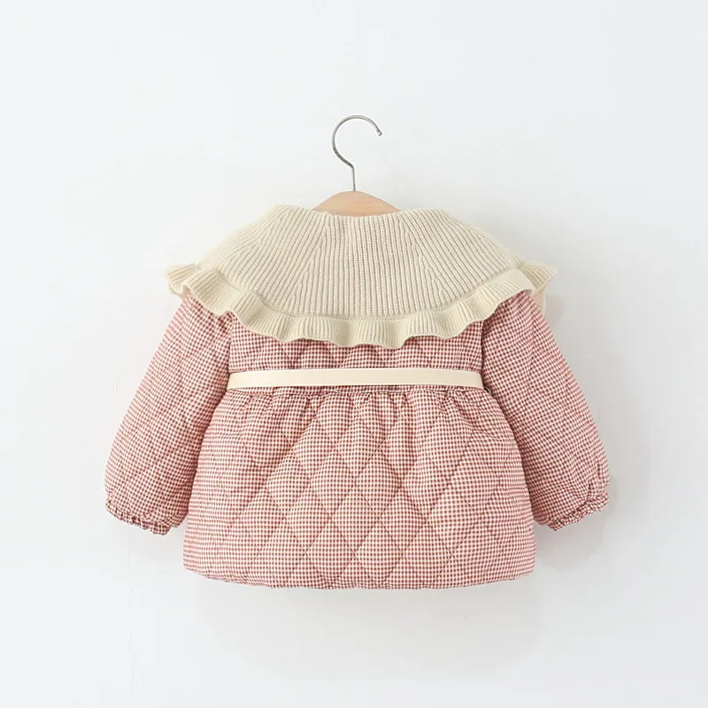 Moda estilo doce meninas casaco de inverno xadrez malha plissado colarinho quente algodão acolchoado outerwear cinto e saco crianças jaqueta
