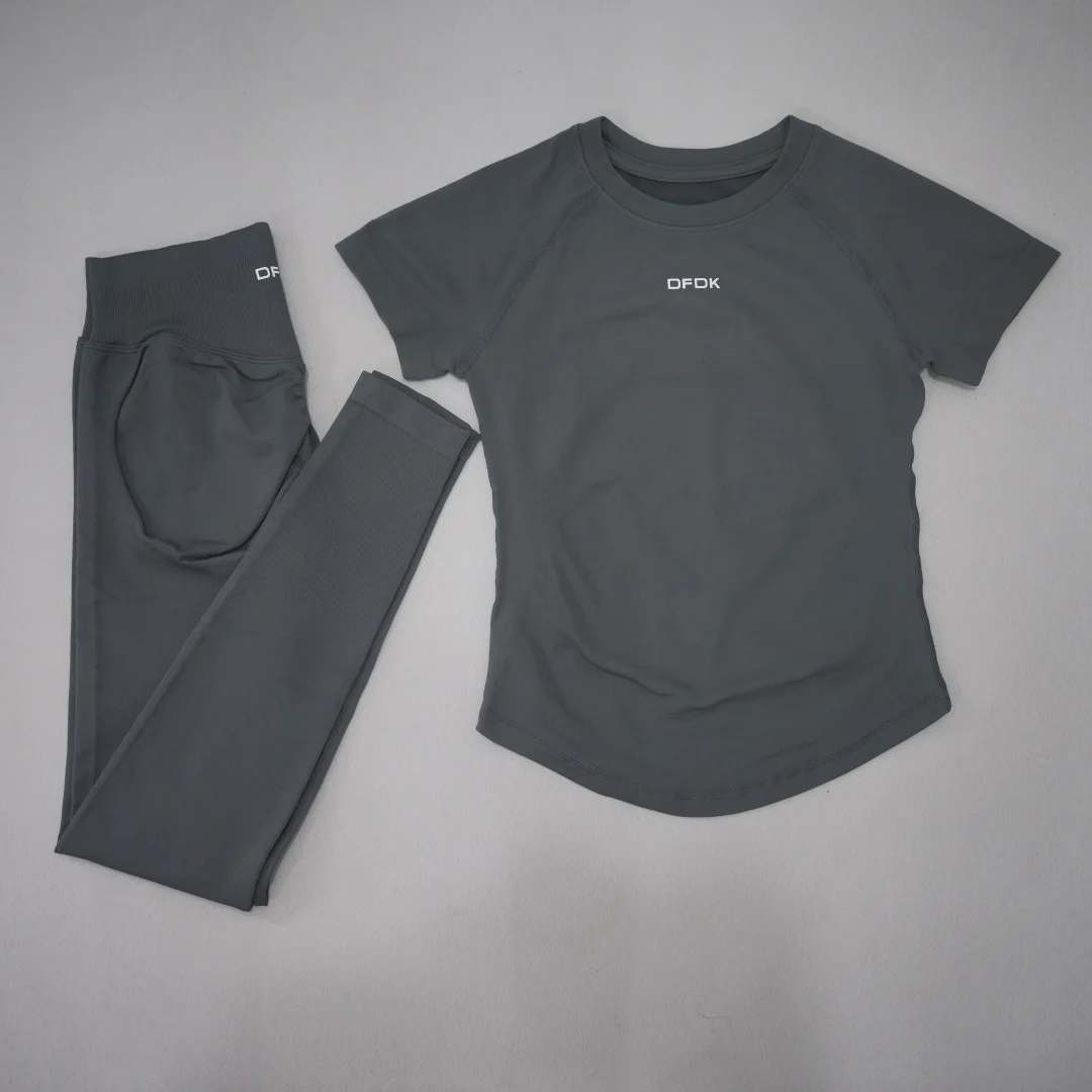 DFDK Dames 2-delig naadloze yogaset, korte mouwen, slanke top, high waist leggings, ademend, sneldrogend, geschikt voor gym, hardlopen en fitness.