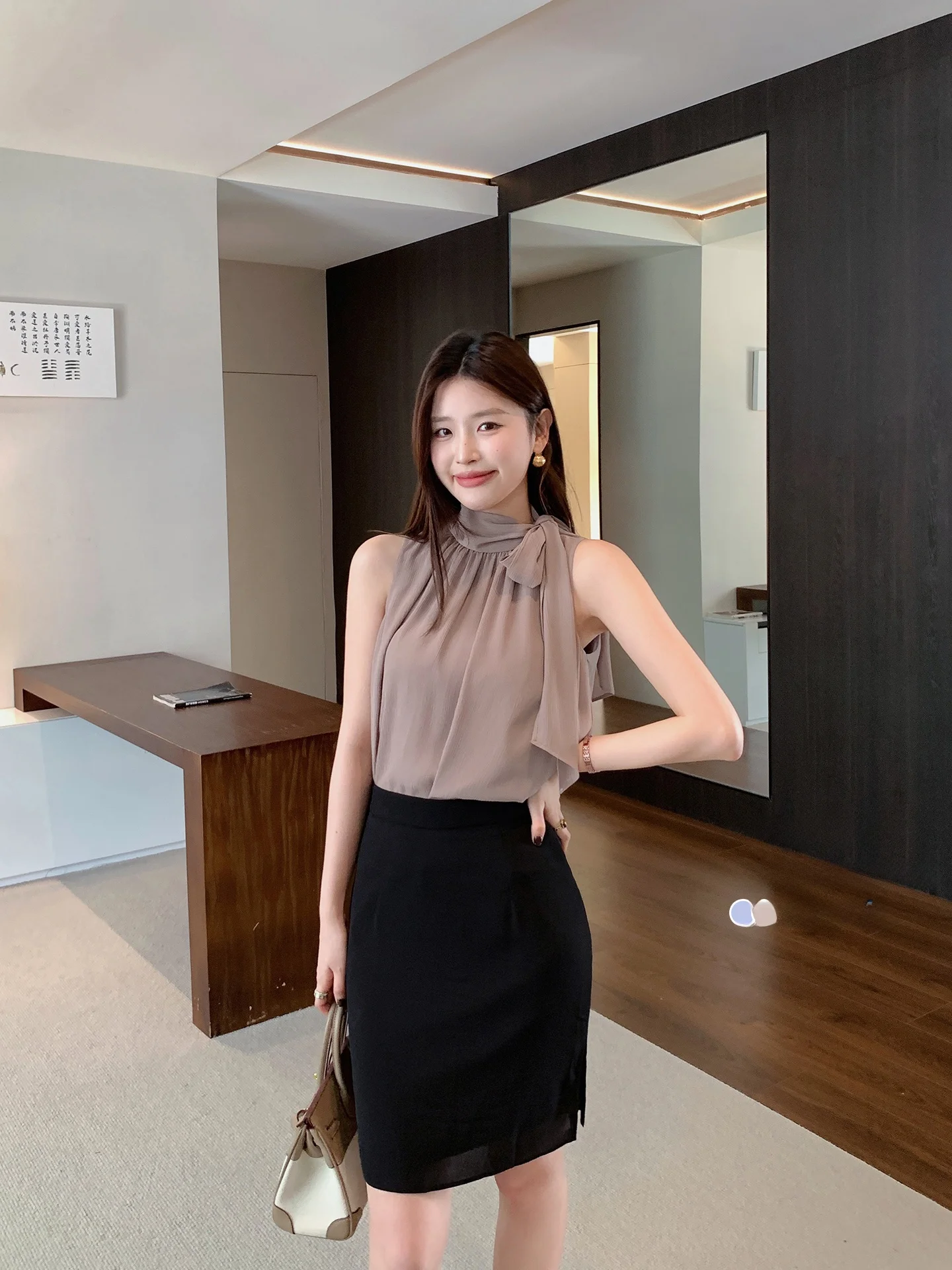 

Элегантная синяя женская блузка без рукавов с поясом, в деловом стиле, из дышащего полиэстера, летняя модная повседневная рубашка