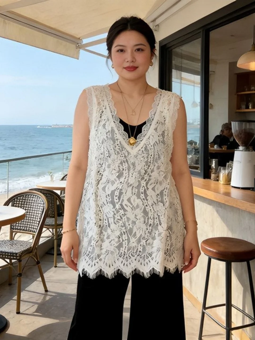 Lace Hollow out V-neck Sleeveless Vest plus Size Women's Casual Style Splicing Top Outerwear Loose Fit Slimming Effect