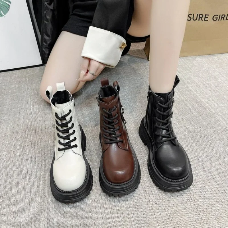 2024 Autunno e Inverno Moda Stivaletti con la suola spessa antiscivolo Tinta unita Lace-Up Scarpe da donna Nuove scarpe da esterno alla moda