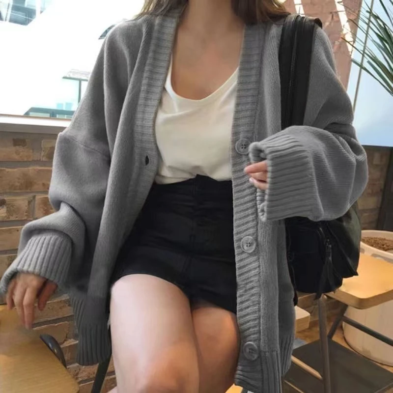 루즈핏 브이넥 니트 가디건 여성 패션 감성 캐주얼 슬리 스웨터 한국 버전 인스 레트로 디자인