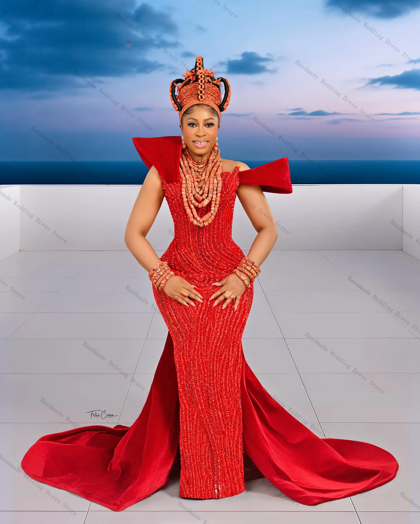 Abito da sposa da donna in raso rosso con strascico staccabile Abito da sposa sexy senza maniche con cristalli di pietra a sirena Abito personalizzato con lacci sul retro