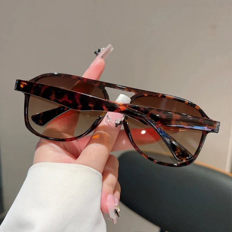 2026 Neue Doppelbrücken-Retro-Sonnenbrille Unisex Modisch und Vielseitig Froschaugen-Pilotenbrille mit Eckigem Rahmen UV400 – Detail 4