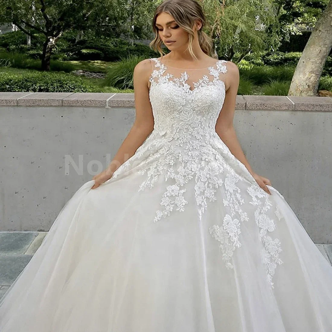 

Vintage Tulle Wedding Dress with Sweep Train and Appliques A-Line Bridal Gown Customized