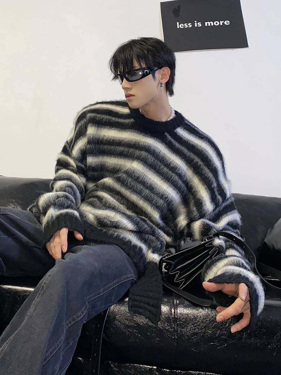 

New American Hiphop Niche Design Black and White Striped Mohair Round Neck Sweater Men Simple Lazy Loose Warm Knit Sweater Men