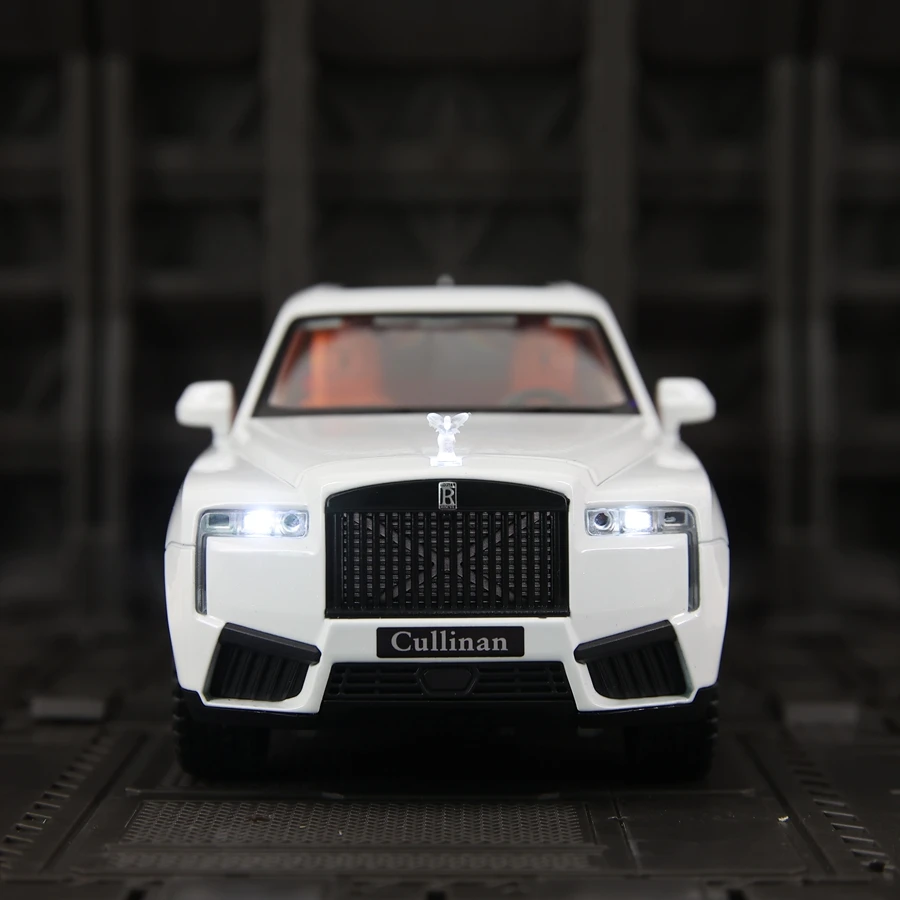 1:24 simulation Rolls Royce Cullinan alloy car model, doors and engine hood, trunk can be opened, sedan gift